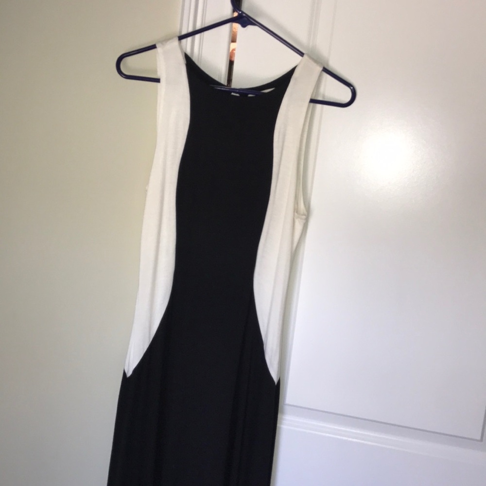 Long black and white fitted dress